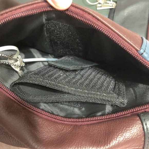 🆕Concealed weapon leather 🔫 locking compartment for gun🔫 leather handbag NWT - Picture 15 of 16